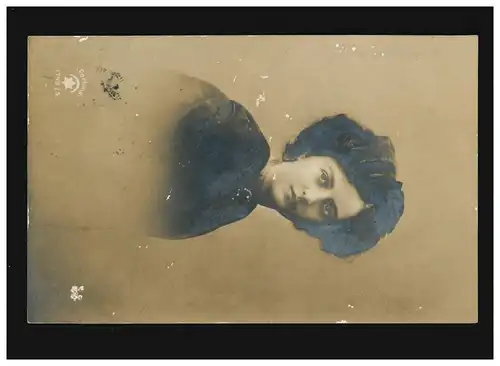 Femmes AK: femme aux cheveux noirs et collier, 16..04.1913