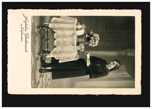 Konfirmation Mädchen neben geschmücktem Tisch mit Bibel, Tönisheide 20.3.1937
