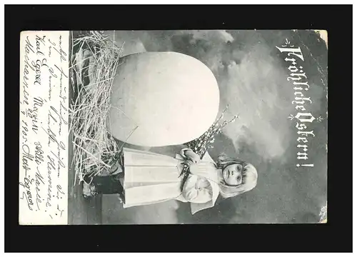 Pâques Joyeuses filles avec des branches de pâturage à côté d'un énorme oeuf, Zebau 20.4.1905