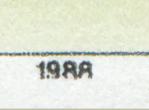 3196 Gedenkstätte Como: Jahreszahl 1988 am Unterrand abgeschliffen, Feld 14 **