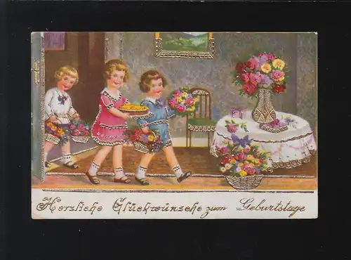 Filles apporter gâteaux et bouquets de fleurs, Félicitations, 18.10.1935