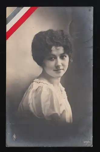 Frauen Portrait Locken weiße Bluse, Reichsfarben gelaufen um den 24.2.1917