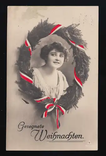 Frau lächelnd Kranz Reichsfarben, Gesegnete Weihnachten, M.Gladbach 25.12.1915