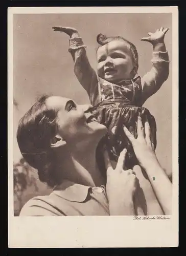 Mère enfant sur épaule, Deutsches Femmewerk Photo Hehmke-Hinterer 14.5.1938