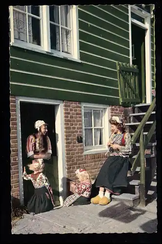 Photo AK, femmes et enfants en costumes, chaussures en bois, marques / Hollande, inutilisé