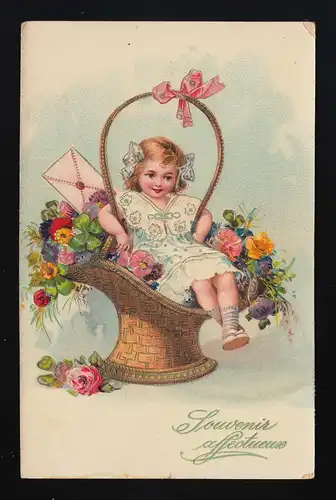 Fille assis dans le panier-cadeau plein de fleurs, Souvenir affecteux, Olsene 8.1909