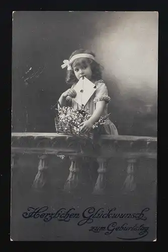 Foto AK Mädchen Blumen Brief Balustrade, Glückwunsch Geburtstag, Ebern 5.1.1915