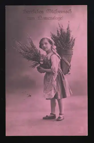 Mädchen im Dirndl mit Blumen und Kiepe, Glückwunsch Namenstag, gel. 18.3.1915