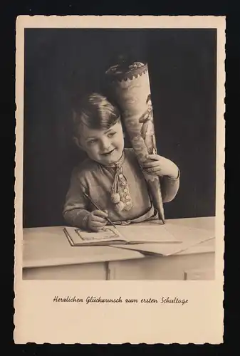 Amag Photo AK 65613/ 3 Garçon écrit souriant et garde le sac scolaire, Meissen 26.4.38