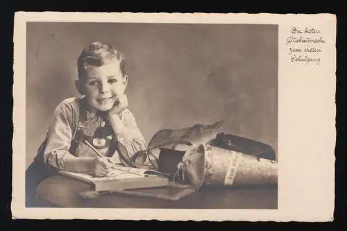 NPG Foto AK 4489 Junge übt schreiben, Schultüte Lederhose, Chemnitz 31.8.41