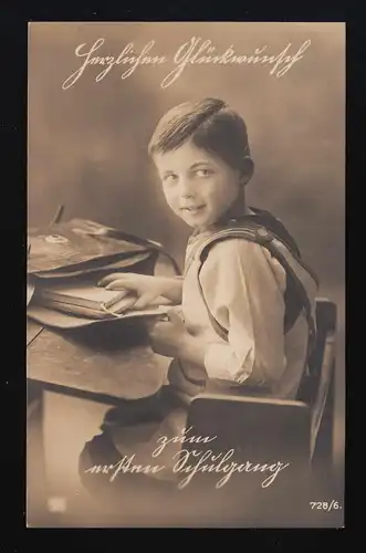 Foto AK Junge packt Bücher aus dem Ranzen, 1. Schulgang, Nr. 728/6, 6.4.1921