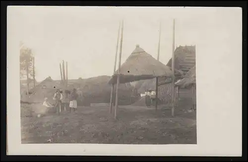 AK Foto Hütten Bauern Feldpost 48. Reserve Div. Reserve Lazarett No 80 1.12.15