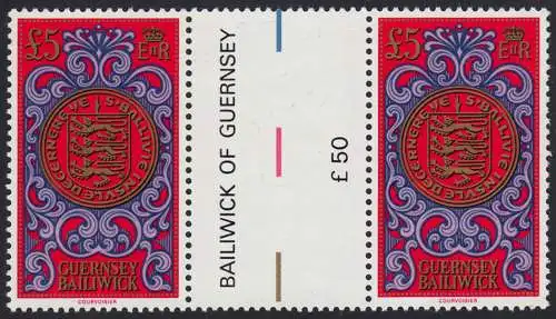 Guernsey 1981: 222 Freimarke Münzen 5 Pfund als Zwischensteg-Paar, ** postfrisch