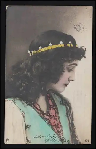 AK Foto AE 106, junge Frau mit goldenem Band im lockigen Haar, BERLIN 27.4.1904