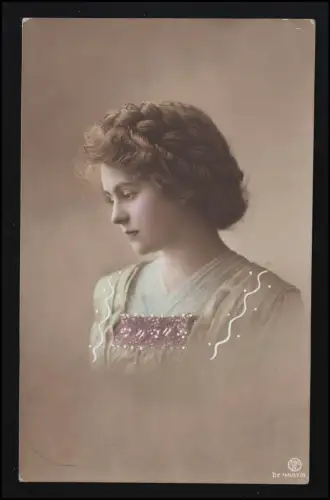 Photo AK P.M.B. 4637/5 triste jeune femme robe verte zimpkrone DRESDEN 12.9.15