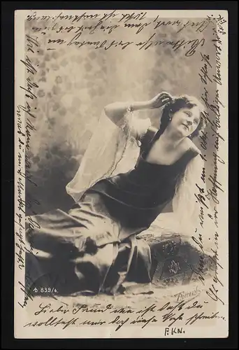 Foto AK 839/4 Frau verträumt im Samt Kleid mit Chiffon Ärmel, LENGERICH 3.9.1913