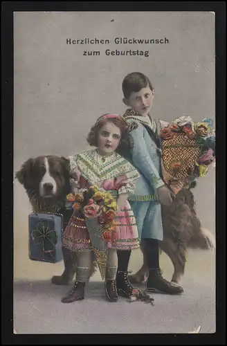 Photo AK enfants + chien apporter des cadeaux à l'anniversaire, couru 5.5.1915