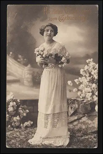 Félicitations AK anniversaire photo femme en robe blanche + roses, KITZINGEN 30.5.1914