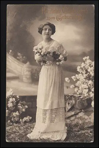 Glückwunsch AK Geburtstag Foto Frau im weißen Kleid + Rosen, KITZINGEN 30.5.1914
