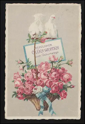 Félicitations AK pigeons blancs assis sur le panier avec des roses, couru vers 1935