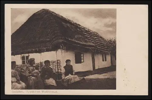 Europa Foto AK GALIZIEN Bauern von einem Wohnhaus, Reet Dach, Feldpost 16.2.1916