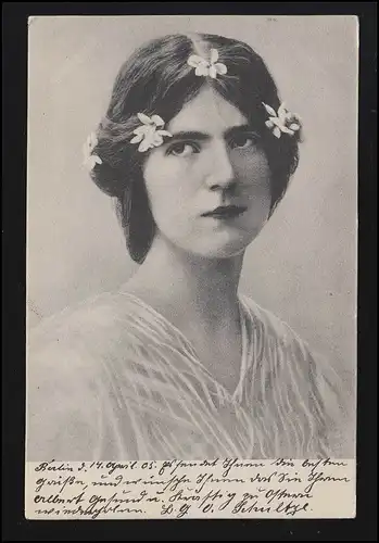 Frauen Foto AK Porträt ernst Gesicht Blüten im Haar, BERLIN/ DORTMUND 14.4.05