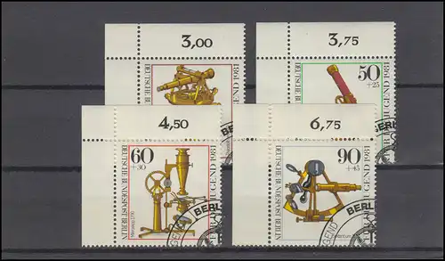 641-644 Instruments optiques Astronomie 1981: ensemble coins en haut à gauche ESSert BERLIN