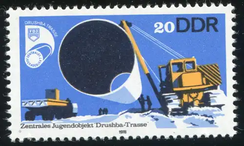 2368 Gazoduc avec PLF tache sous le bloc moteur de la grue, champ 12, **