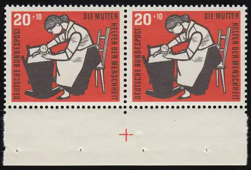 245 Soins des enfants 20+10 Pf ** Passer-croix, couple en bas