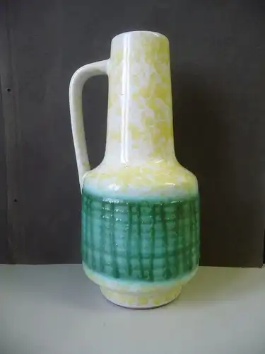 Keramikvase mit Henkel gelb-grün hand-dekoriert