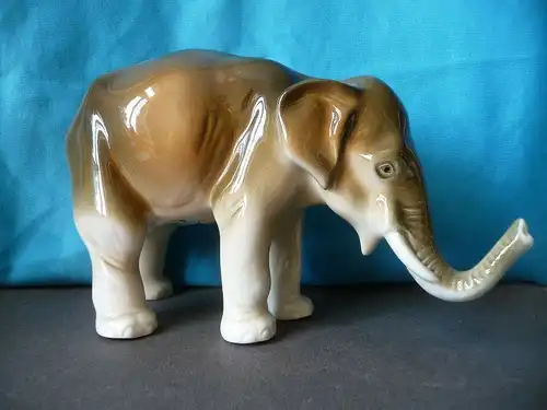 Porzellanfigur Tierfigur Elefant 13 cm / Royal Dux Bohemia