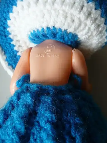 Kleine Puppe aus Kunststoff blaues Kleid / Made in Italy