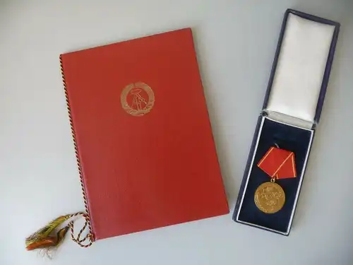 Auszeichnung Medaille und Urkunde Volkspolizei 20 Jahre Treue Dienste