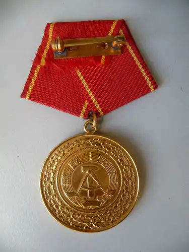 Auszeichnung Medaille und Urkunde Volkspolizei 20 Jahre Treue Dienste