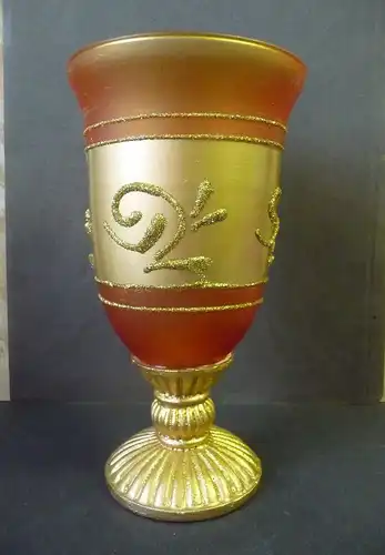 Schönes Deko-Glas Pokalform Goldfarbe