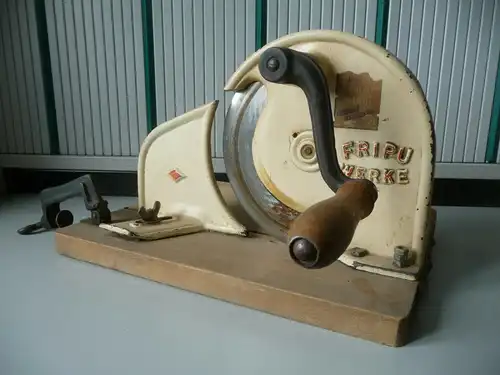 Alte Brotschneidemaschine Küchengerät Fripu-Werke