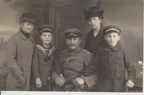 Orig. Foto Familie Gruppenbild Vater Kinder Uniform Matrosenanzug ca. 1915