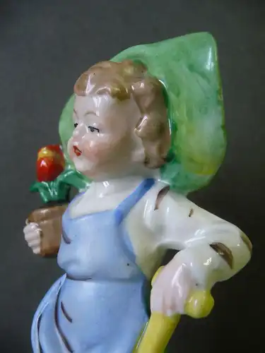 Porzellanfigur Junge Kind Gärtner mit grünem Hut