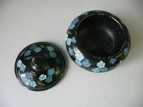 Holzdose schwarz mit blaues Blumenmuster