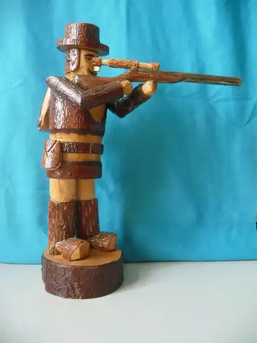Dekofigur Holzfigur Jäger mit Gewehr