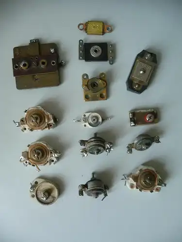 14 Bauteile Ersatzteile Kondensatoren für Uralt-Radios Bastlerware