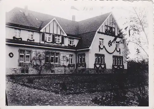 2 x Orig. Foto Gebäude Heim Ferienheim mit Frauengruppe ca. 1940 Bautzen?