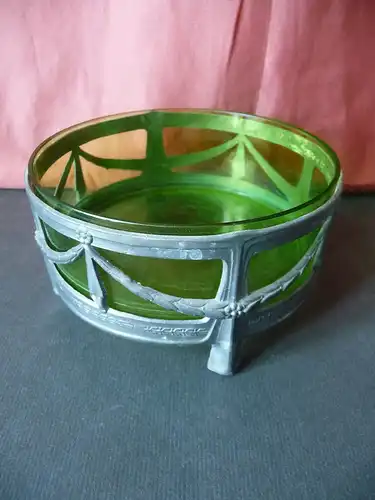 Kleine runde Schale mit Glaseinsatz grün / Jugendstil Girlanden