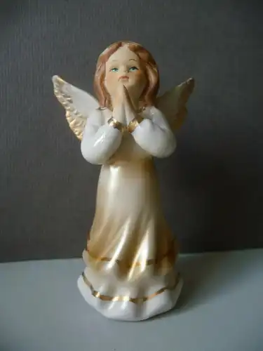 Kleine Porzellanfigur Engel betend 9 cm