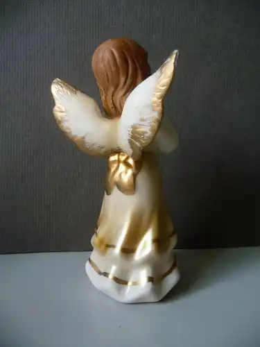 Kleine Porzellanfigur Engel betend 9 cm