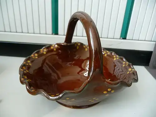 Blumenkörbchen Körbchen aus brauner Keramik
