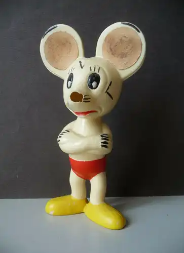 Plastefigur Weiße Maus mit roter Hose