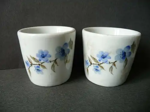 2 kleine Becher aus Porzellan blaue Blüten