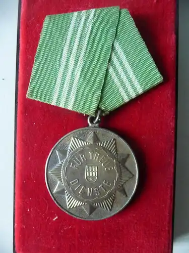 Auszeichnung Medaille und Urkunde Volkspolizei Treue Dienste 1958