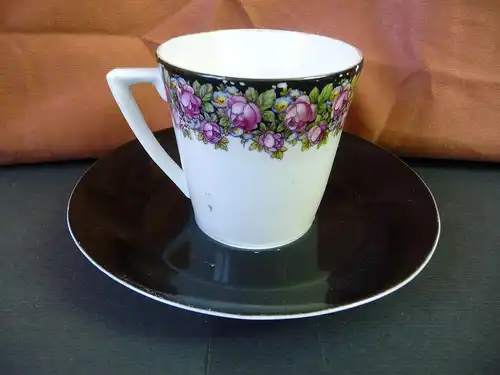 Tasse mit Untertasse Blumendekor schwarz / Kahla Porzellan
